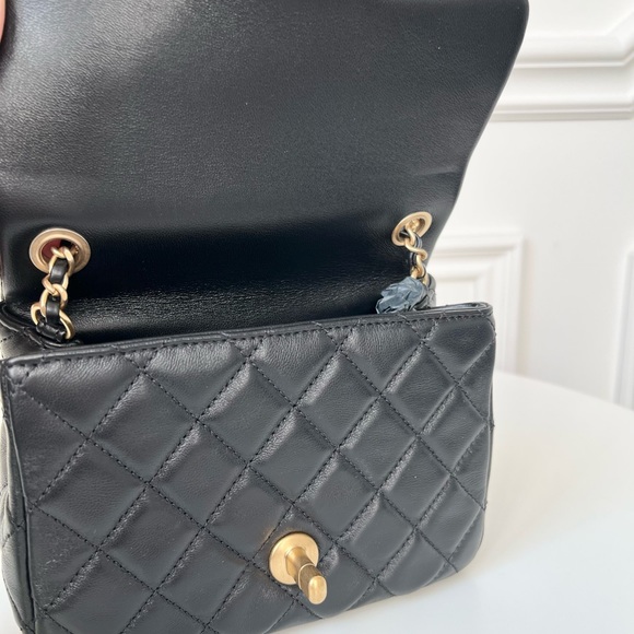 __ 𝑺 𝑶 𝑳 𝑫 __ Chanel Mini Pearl Crush - Picture 7 of 13